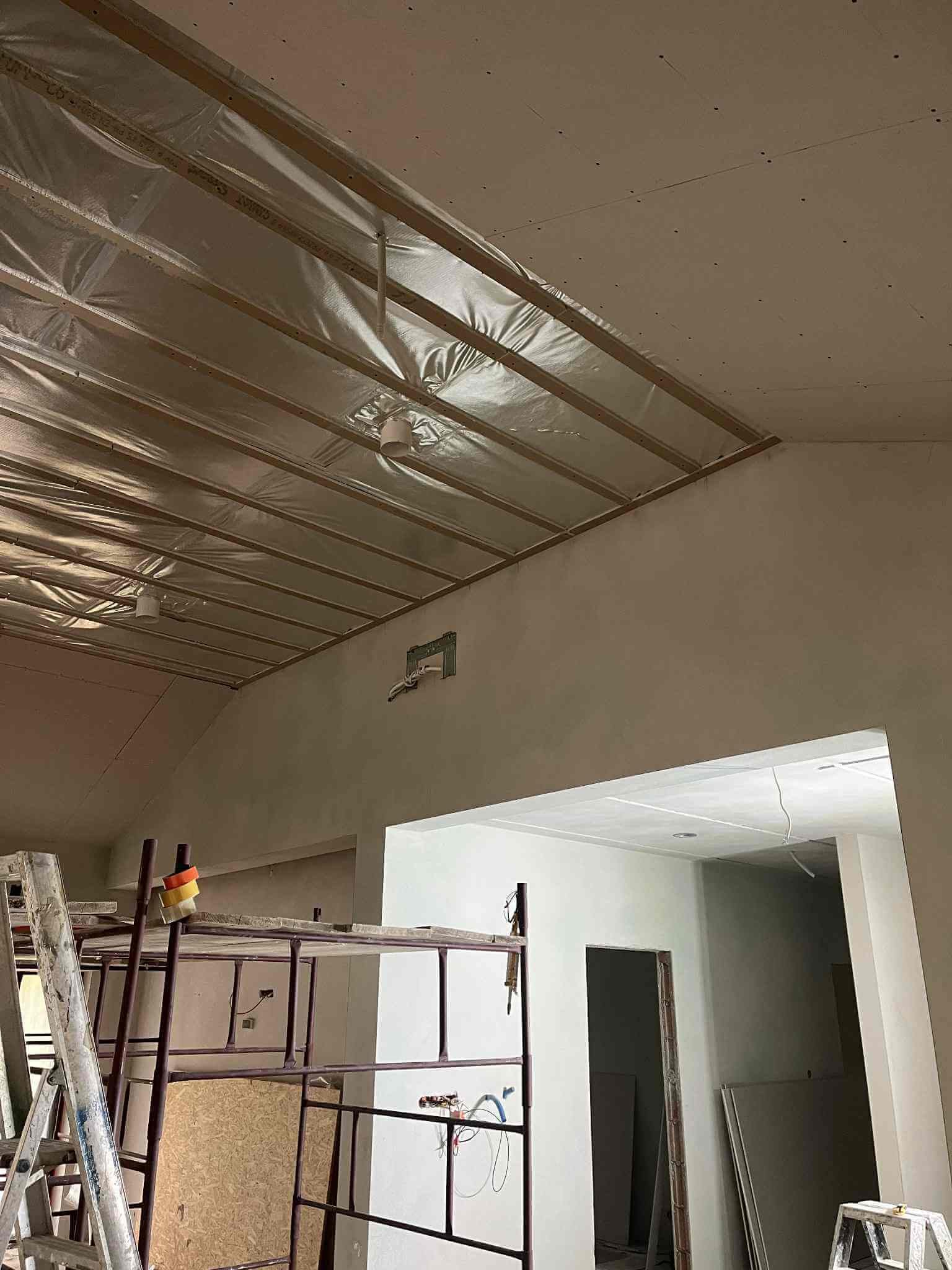 Sufit podwieszany z oświetleniem LED Rzeszów